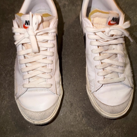 Nike Vintage Blazer White and Gray Sneakers - Picture 2 of 4